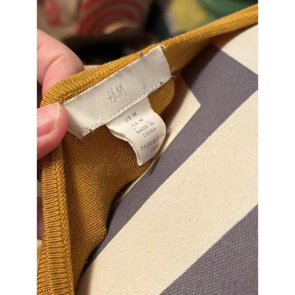 H&M Lightweight Long Sleeved Sweater Medium - Picture 4 of 5